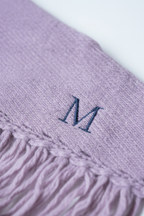 Bufanda tipo mini chal de flecos rosa