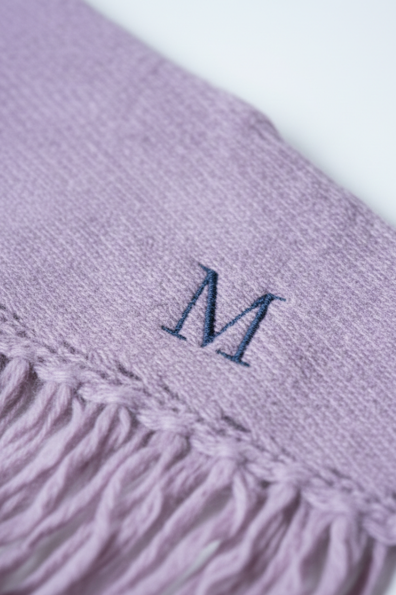 Bufanda tipo mini chal de flecos rosa