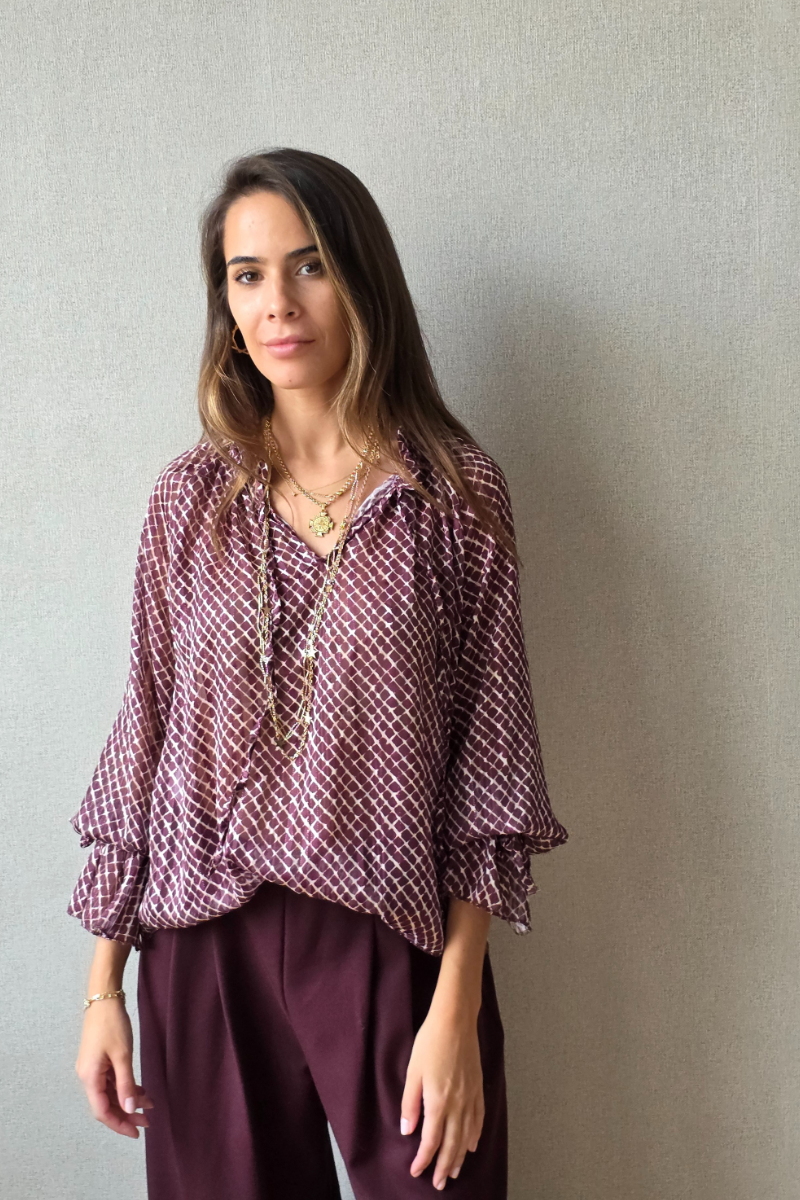 Blusa gasa estampado con brillos granate
