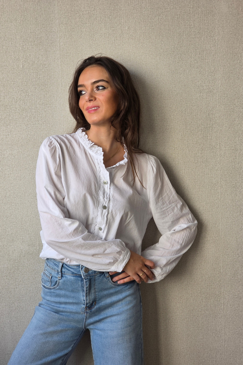 Camisa Blanca con Puntilla
