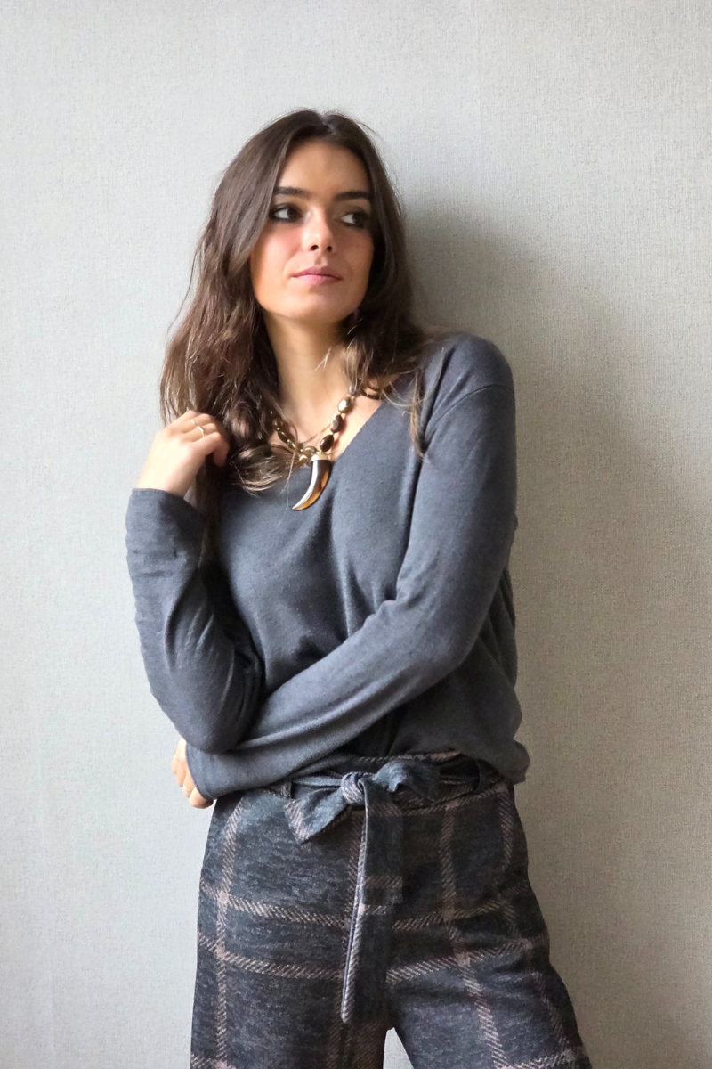 Jersey fino cuello pico gris