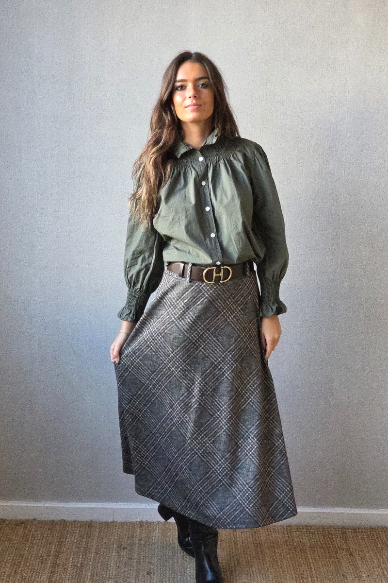 Falda British de cuadros con cinturón verde militar