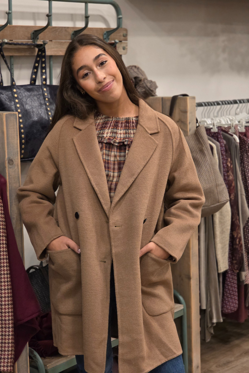 Abrigo de paño básico cuatro botones camel