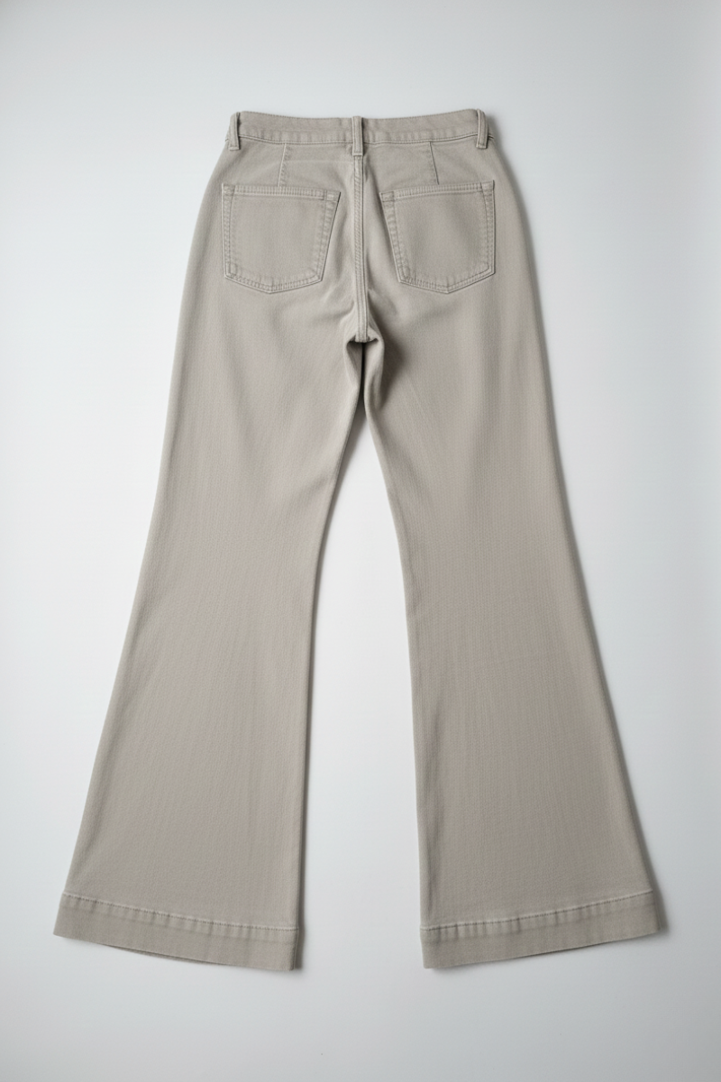 Vaquero beige con bolsillos delanteros