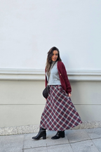 Falda evasé de cuadros escoceses granate