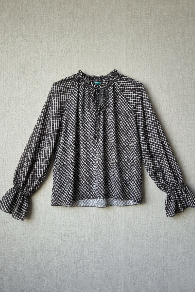 Blusa gasa estampado con brillos negra