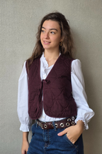 Chaleco acolchado con estrellas granate