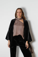 Kimono corto de terciopelo negro