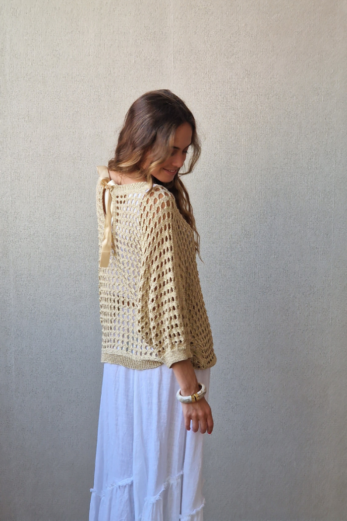 Jersey de punto calado con lazo dorado