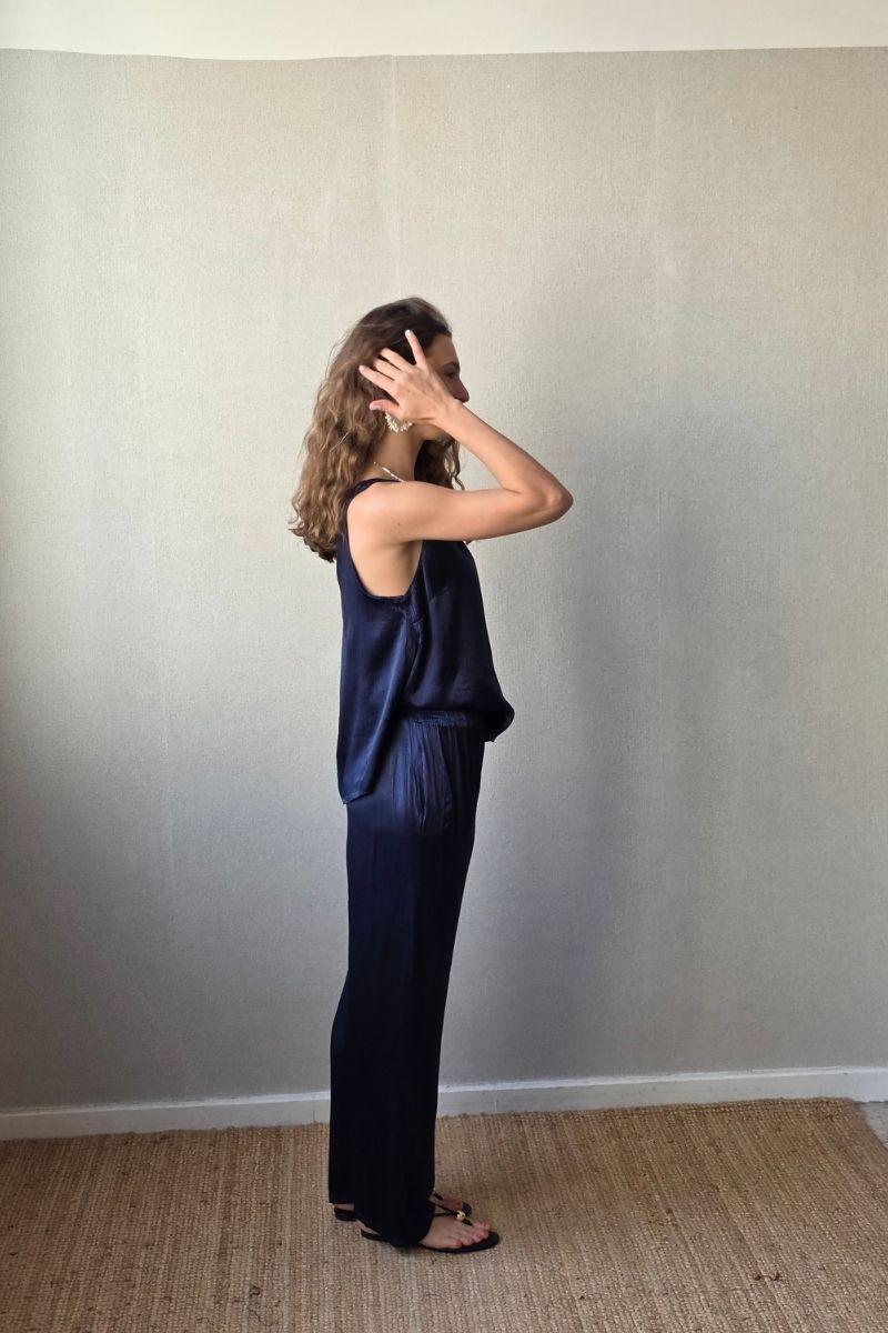 Blusa tirantes de raso azul marino