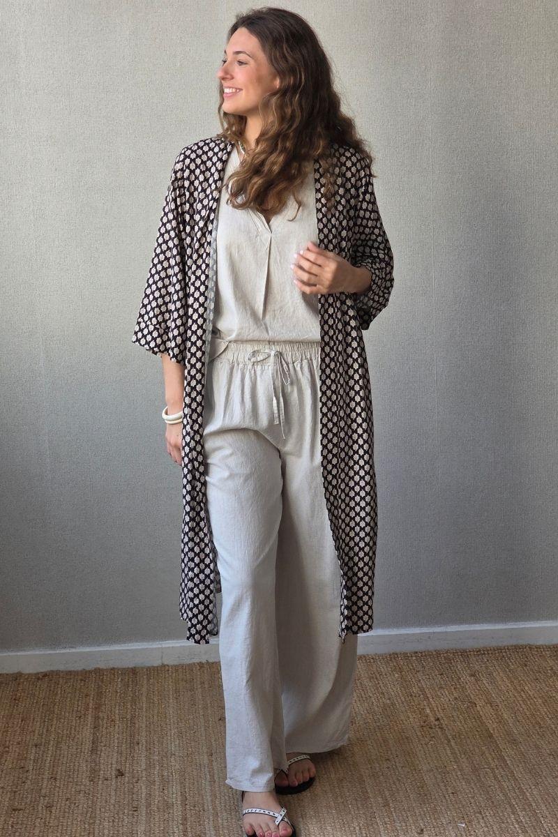 Kimono estampado de flores negro