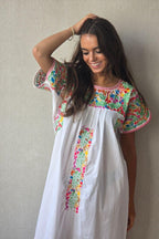 Vestido mexicano bordado a mano blanco
