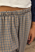 Pantalón bombacho de cuadros azul