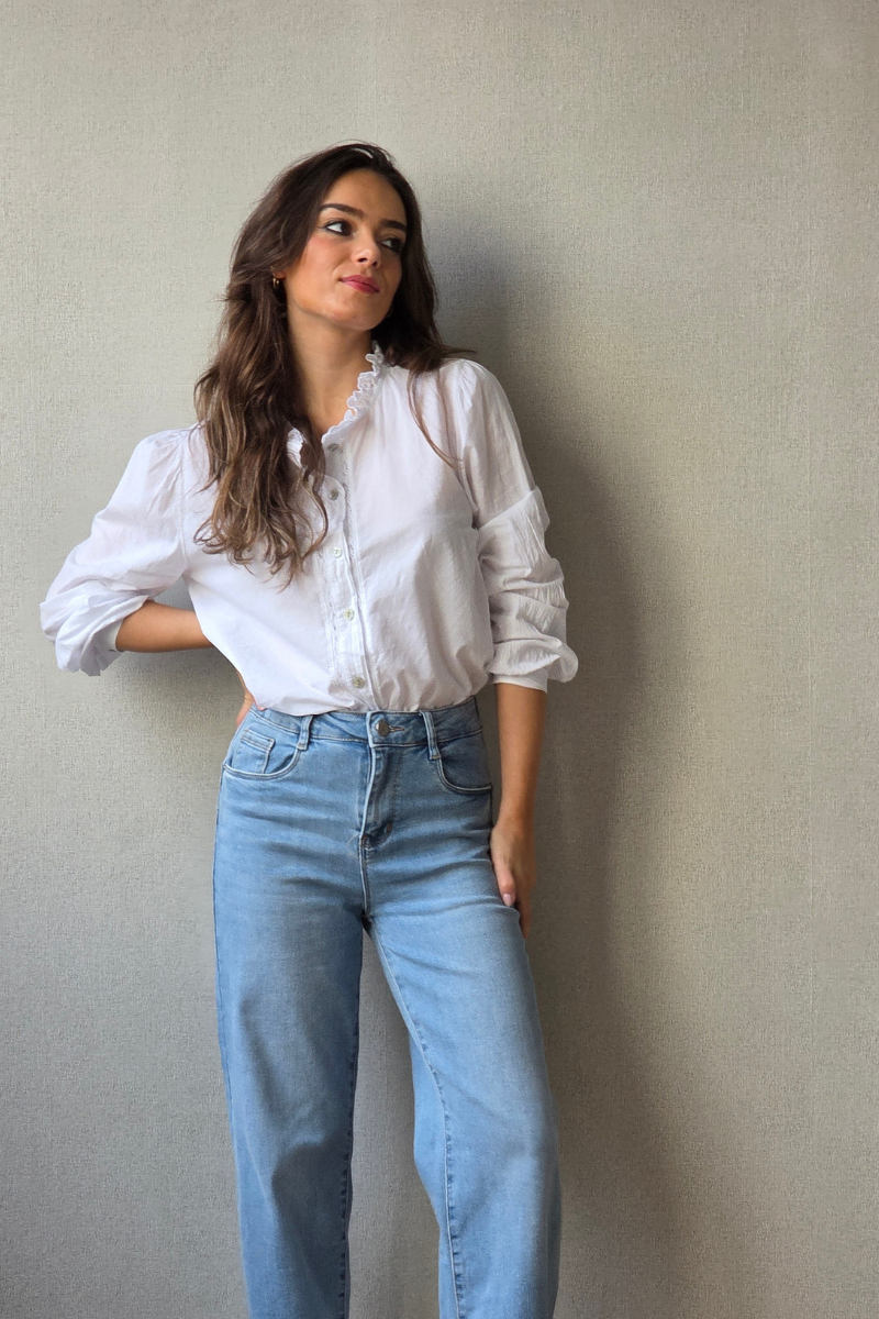 Camisa Blanca con Puntilla