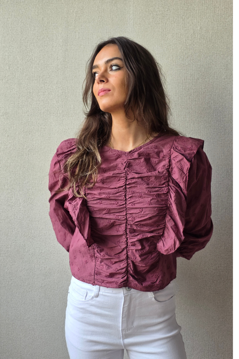 Blusa Bordada con Volantes Berenjena