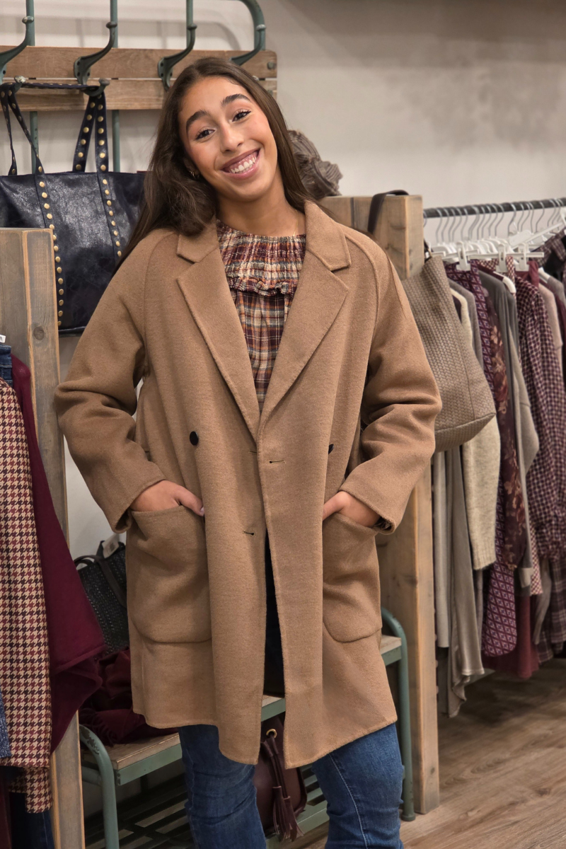 Abrigo de paño básico cuatro botones camel