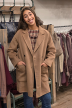 Abrigo de paño básico cuatro botones camel