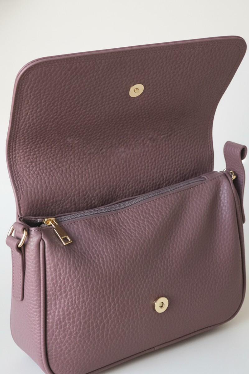 Bolsos con solapa berenjena