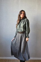 Falda British de cuadros con cinturón verde militar