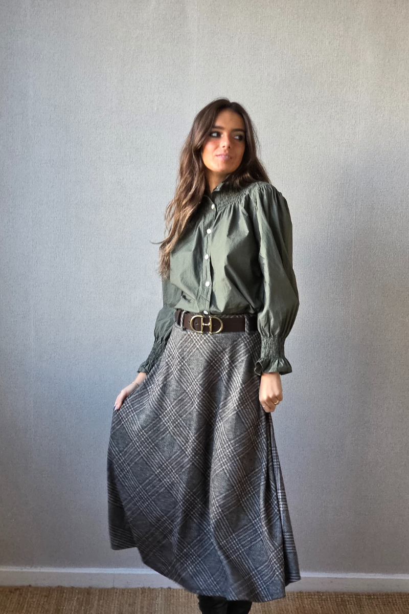 Falda British de cuadros con cinturón verde militar
