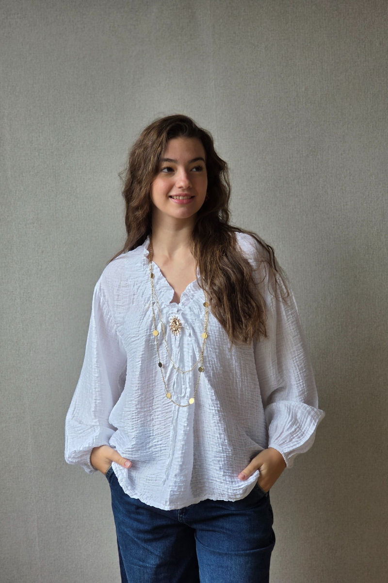 Blusa cuello pico tela arrugada blanca