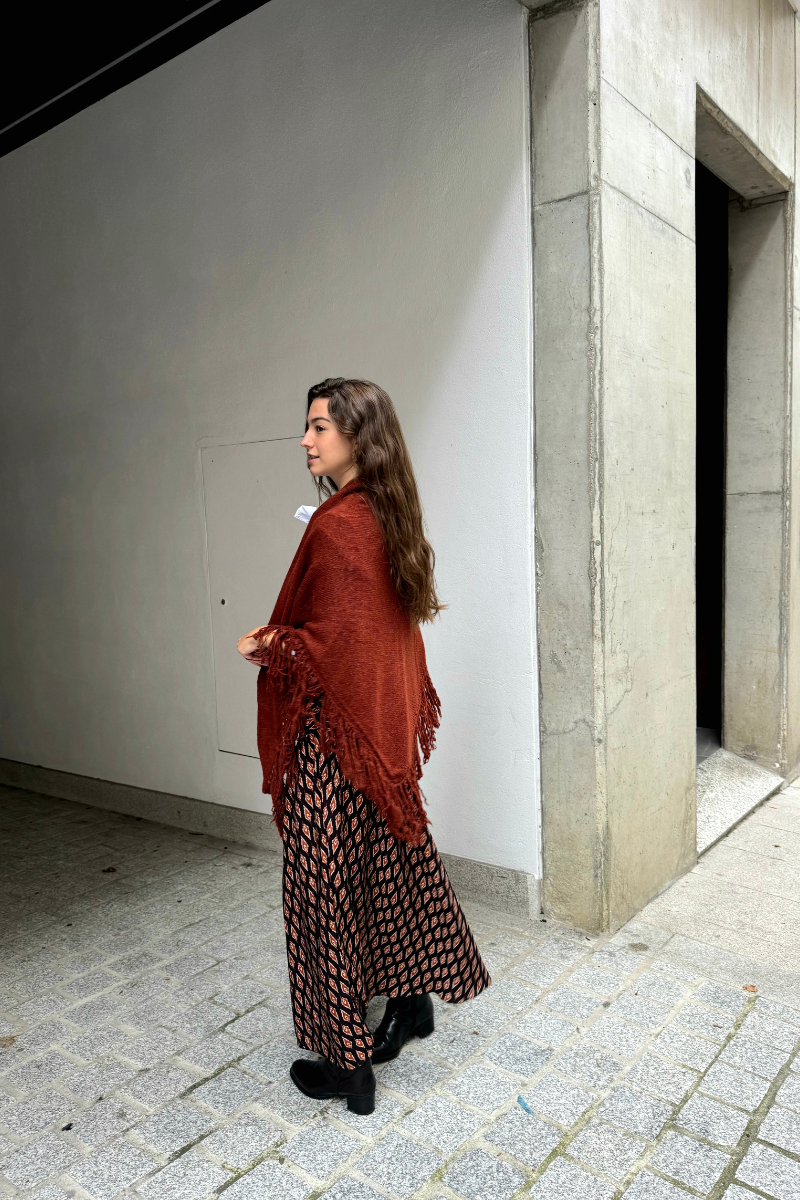 Falda larga con estampada negra