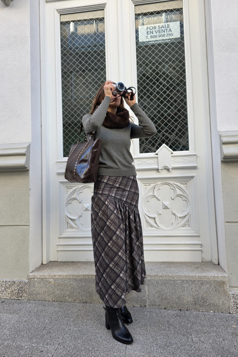 Falda Pía de cuadros escocesa asimétrica verde caqui