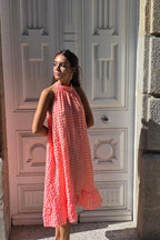 Vestido cuello halter de cuadros naranja flúor