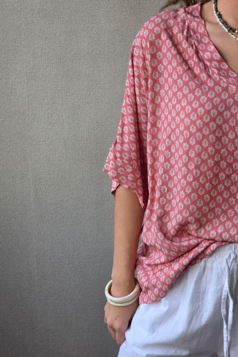 Blusón oversize estampado de flores rosa