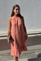 Vestido cuello halter de cuadros coral