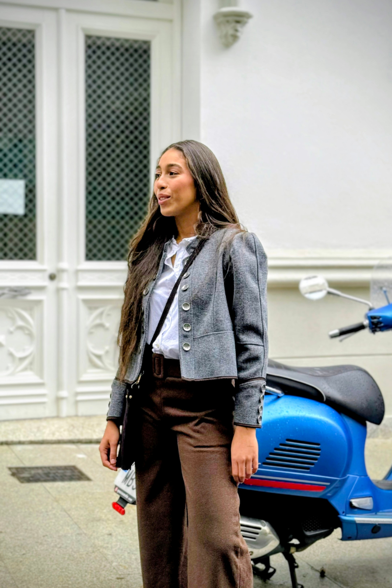 Pantalón espiguilla con cinturón marrón