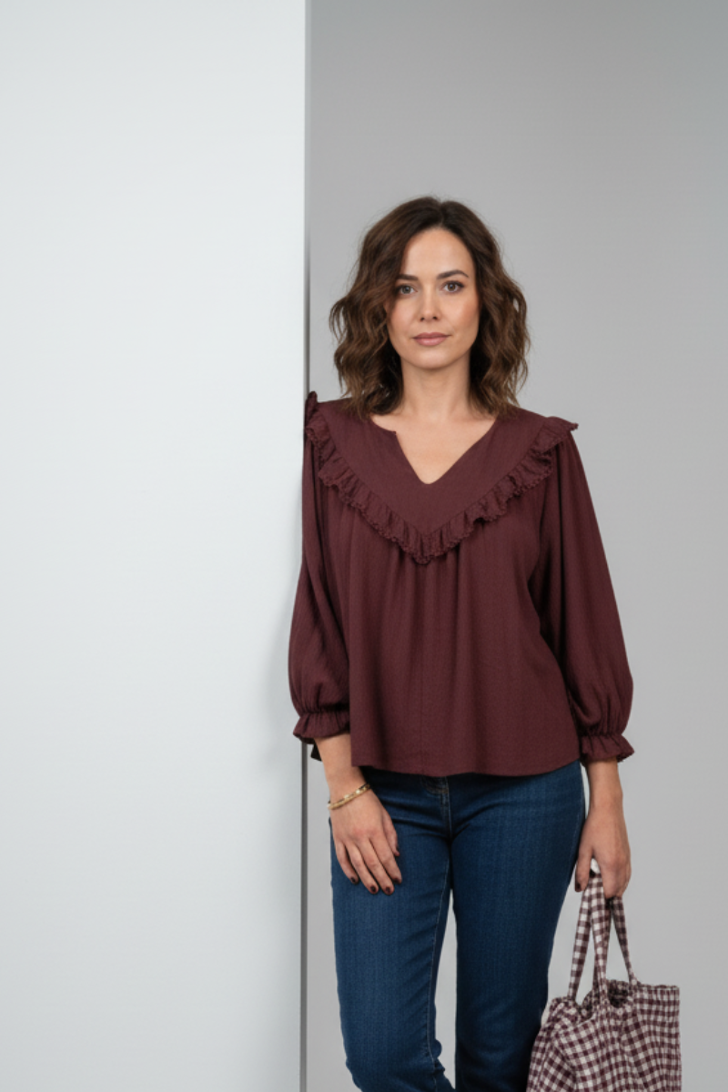 BLUSA ESCOTE PICO TIPO BAMBULA BERENJENA