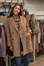 Abrigo de paño básico cuatro botones camel