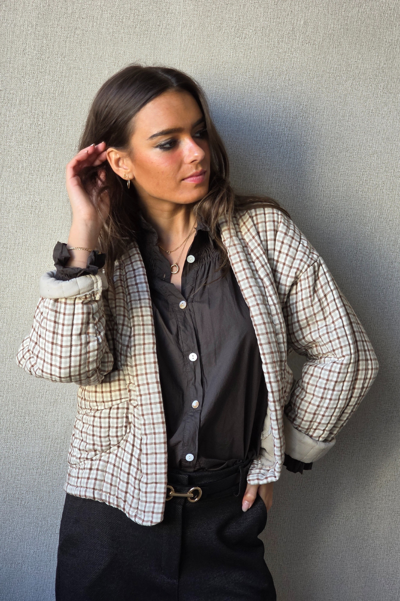 Chaqueta de cuadros acolchada beige
