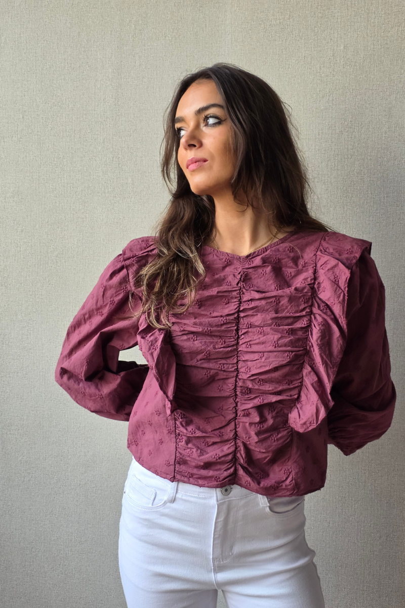 Blusa Bordada con Volantes Berenjena