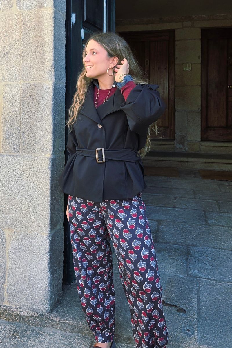 Chaqueta tipo gabardina corta negra