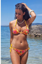 Bikini con flores amarillo