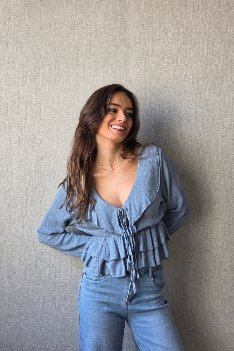 Blusa Azul con Volantes y Lazada