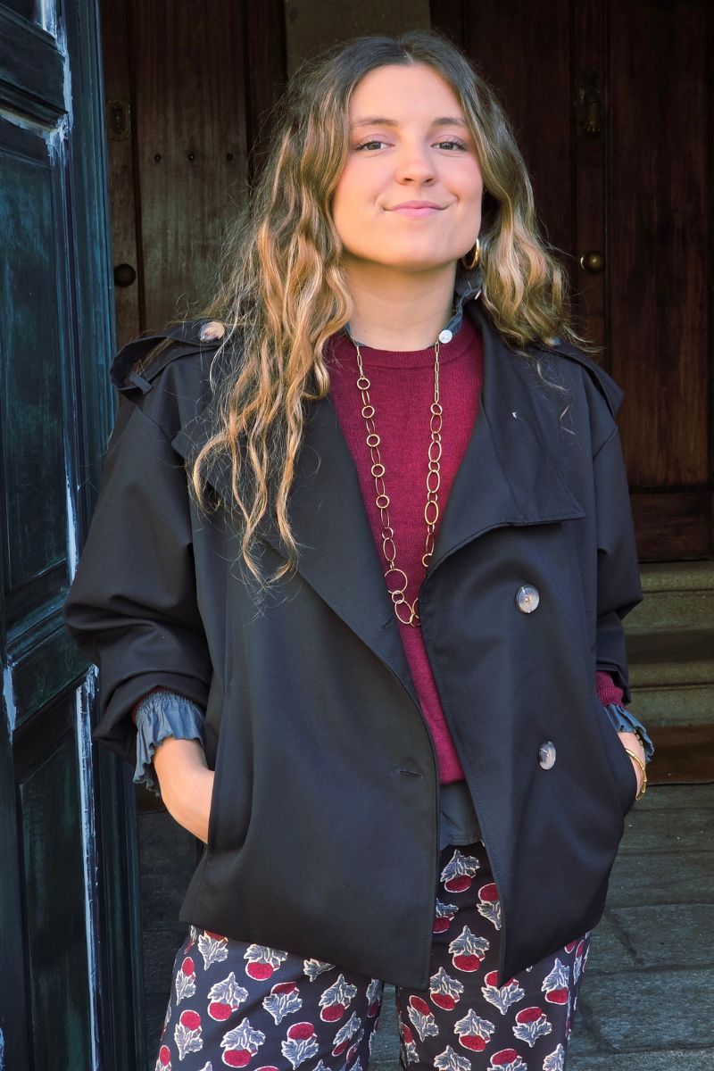 Chaqueta tipo gabardina corta negra
