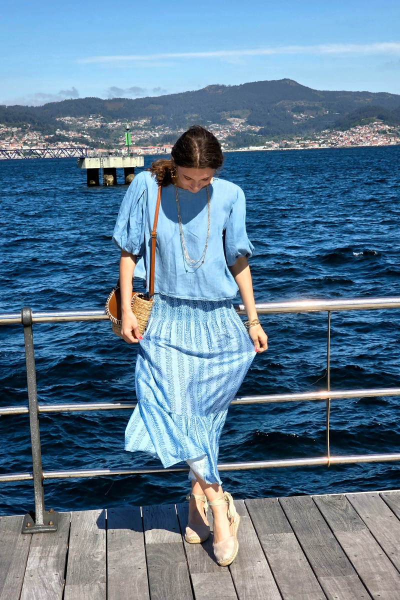 Falda Larga Estampado de Hojas Celeste