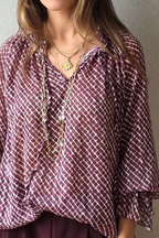 Blusa gasa estampado con brillos granate