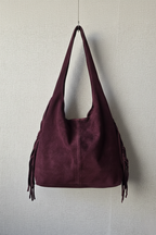 Bolso de piel con flecos granate