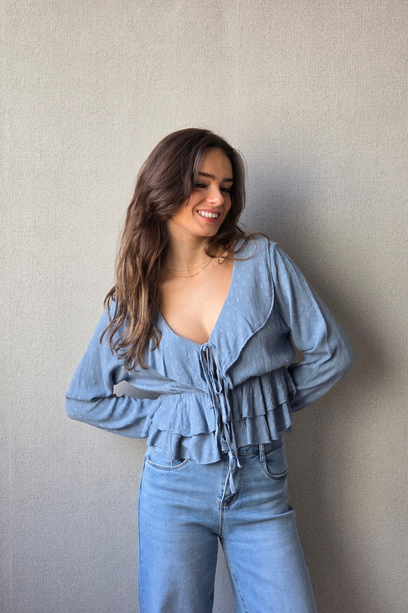 Blusa Azul con Volantes y Lazada