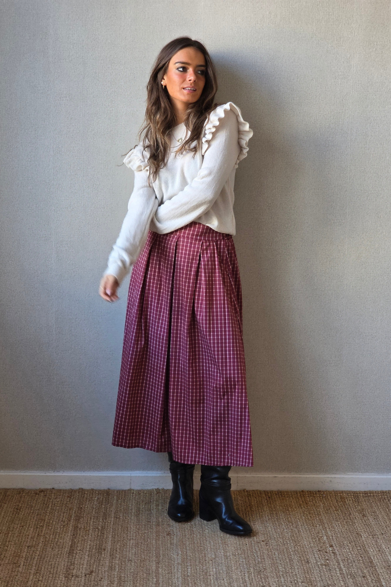 Falda fresa con cuadros blancos