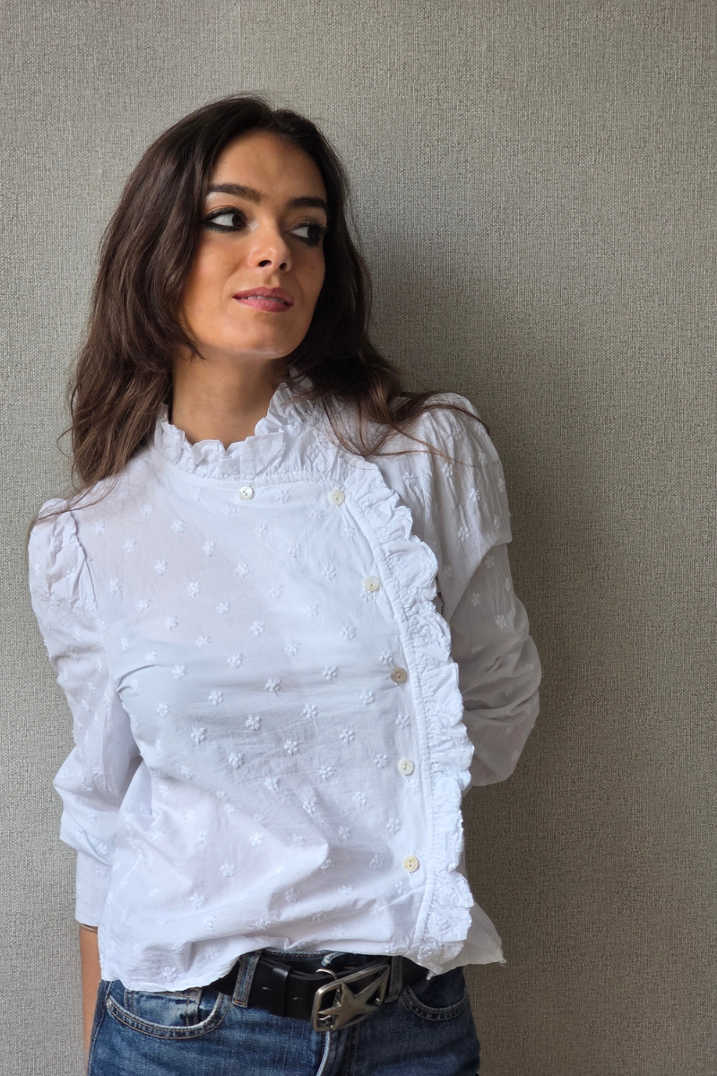 Blusa Bordada con Volantes Blanca