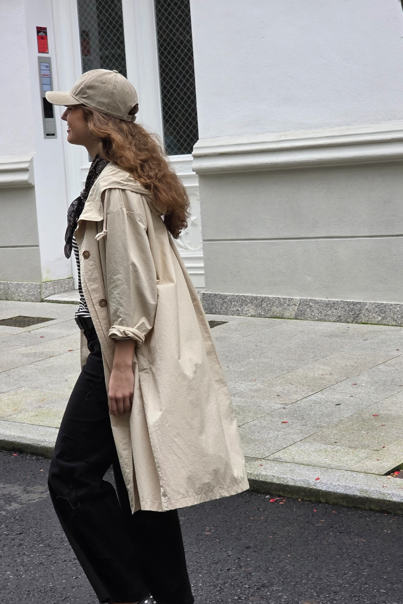 Chaqueta cortavientos beige - Vista trasera completa