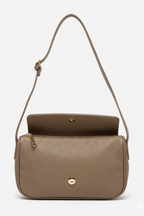 Bolsos con solapa topo