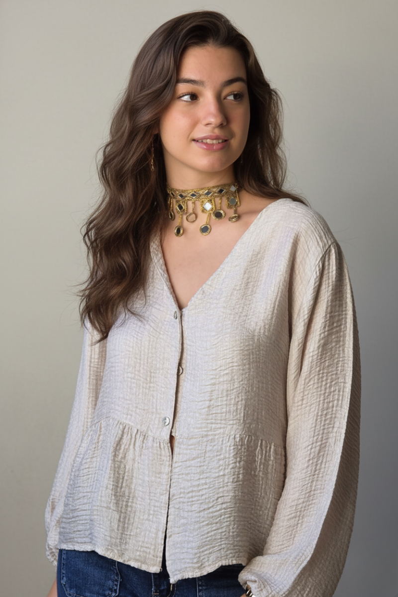 Blusa fluida cuello pico beige