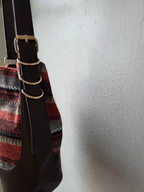 Bolso con tela ikat marrón