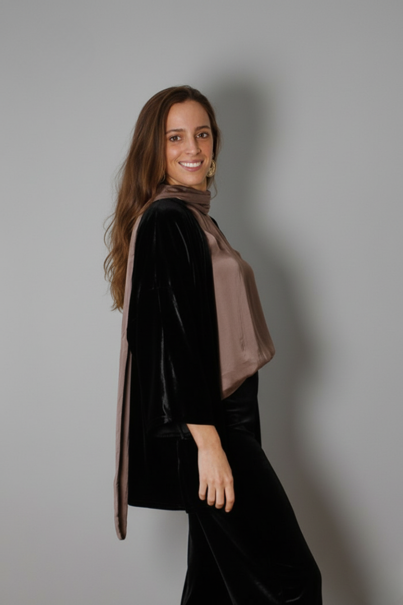 Kimono corto de terciopelo negro